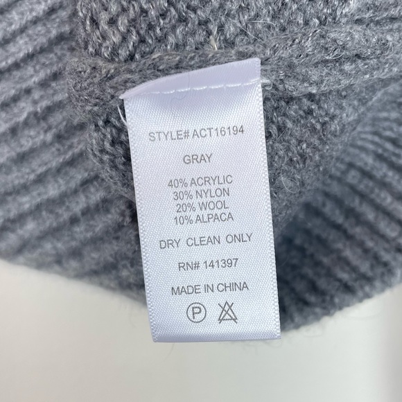 NWT ASTR The Label Samantha Sweater Size Small - Picture 8 of 8